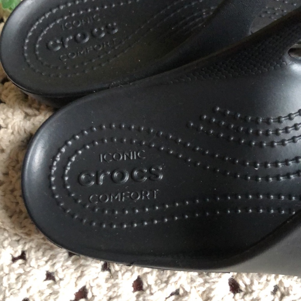 CROCS Black Slip-On Kadee II Sandals. SIZE 8 - Picture 4 of 10